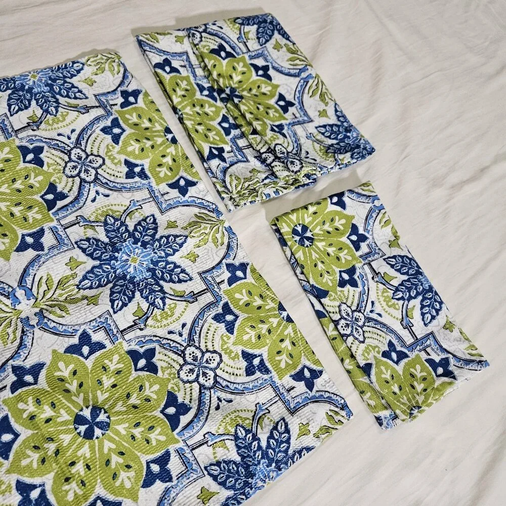 Set 4 Cloth Napkins 18x18 Blue Green Floral Microfiber Mediterranean Tile Table